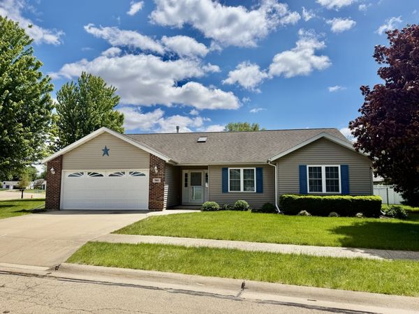 901 East 21st Street, Sterling, IL 61081