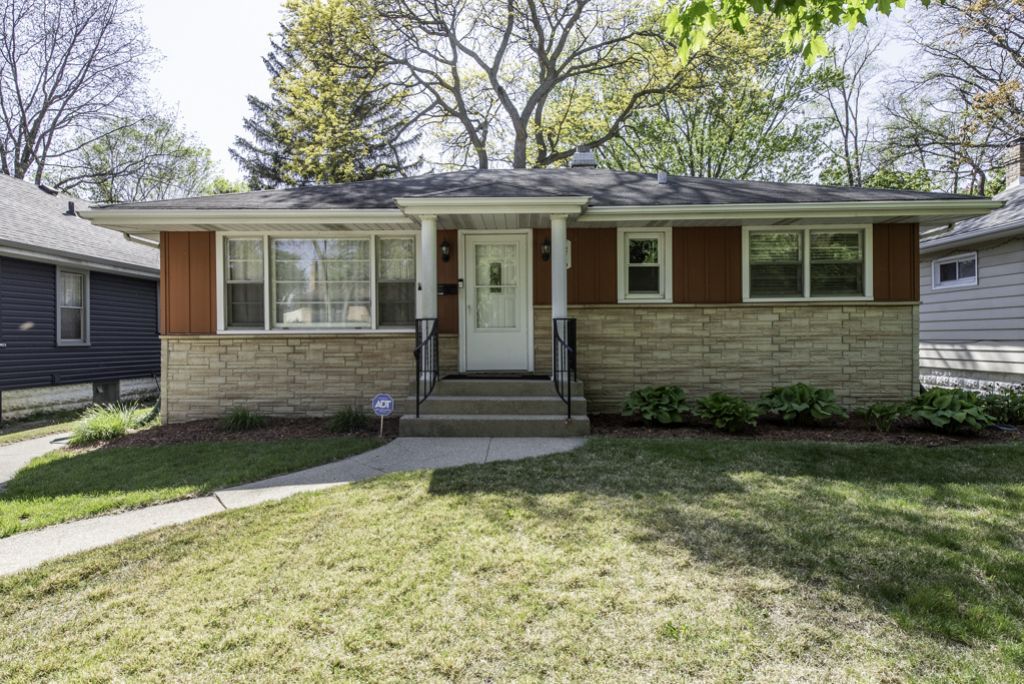 1316 N Ash Street, Waukegan, IL 60085 Main Photo