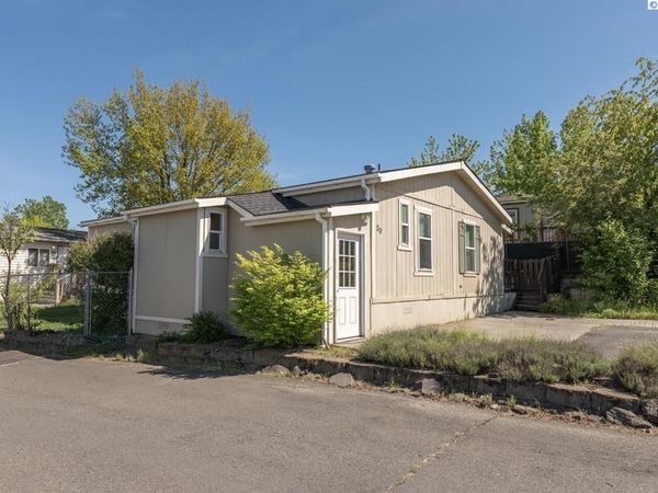 260 NW Golden Hills Dr #50, Pullman, WA 99163