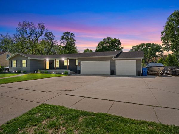 609 Thomas, Vermillion, SD 57069