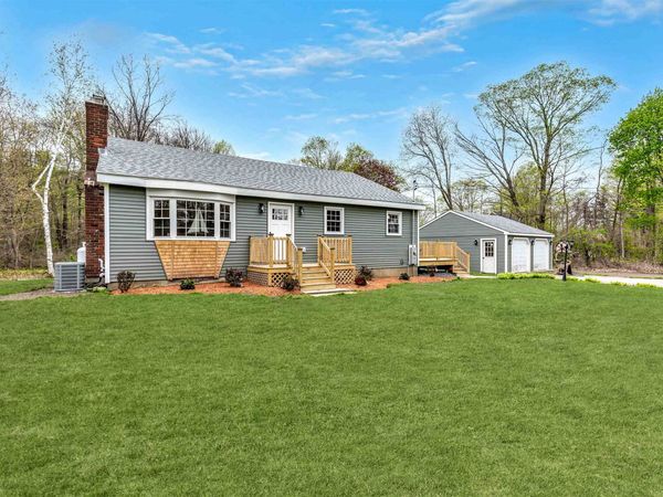 11 Merrimac Road, Newton, NH 03858