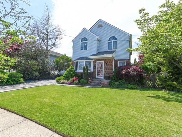 248 Fendale Street , Franklin Square, NY 11010
