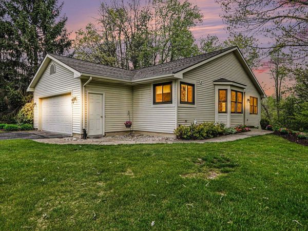 2681 Indian Creek Drive NW, Grand Rapids, MI 49534