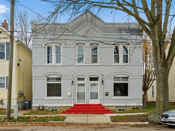 2255-2257 Jackson Street, Dubuque, IA 52001