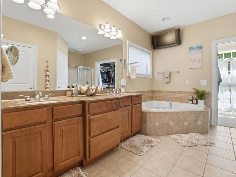 982 Brookmere Avenue, Tipp City, OH 45371 Photo 5