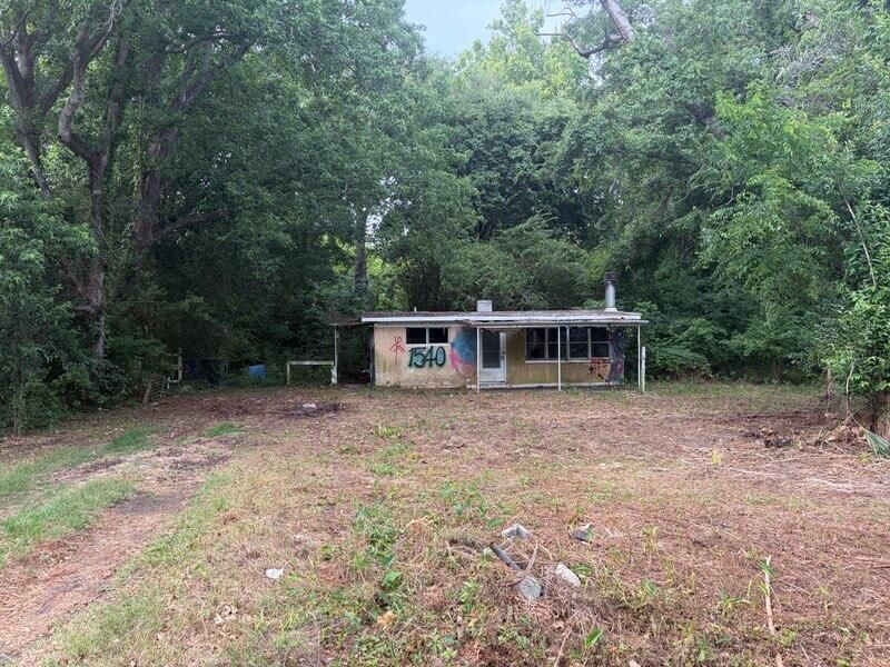 1540 Evergreen Street Photo 2