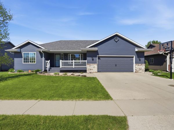 5205 S Donegal Ave, Sioux Falls, SD 57106