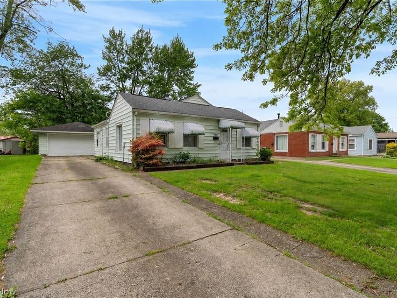 485 Grosvenor Avenue NW, Massillon, OH 44647 Photo 1