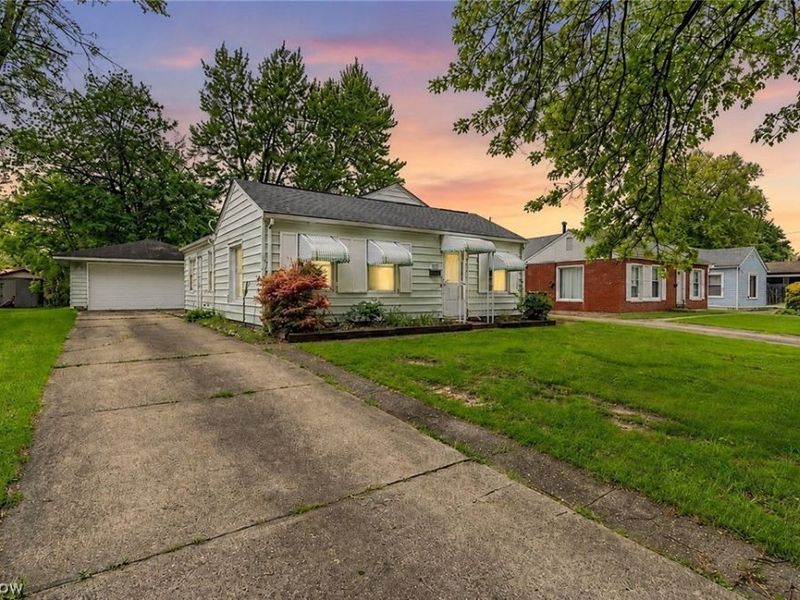 485 Grosvenor Avenue NW, Massillon, OH 44647 Photo 2