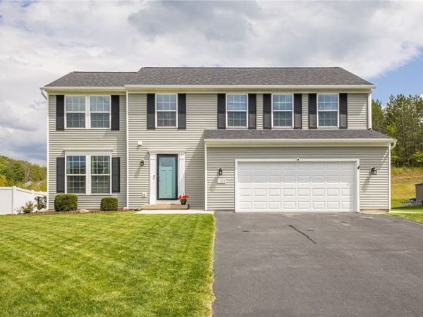 1103 Harlowe Lane, Farmington, NY 14425