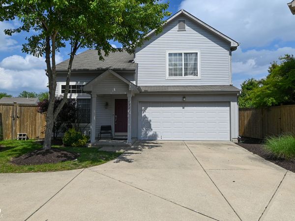 578 Pine Lake Drive , Greenwood, IN 46143
