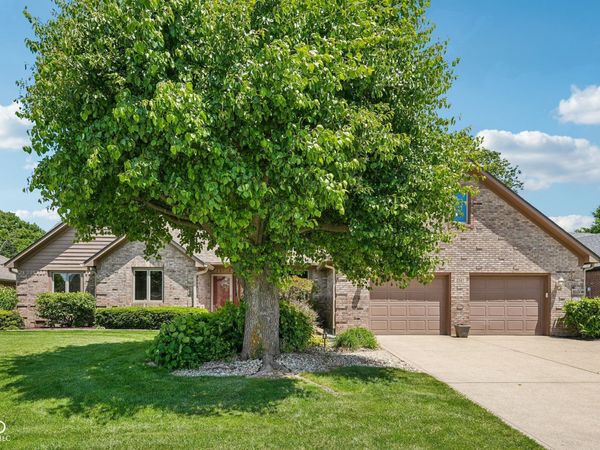 2567 Willow Street , Greenwood, IN 46143