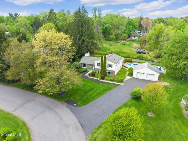 23 Fernwood Drive, Loudonville, NY 12211
