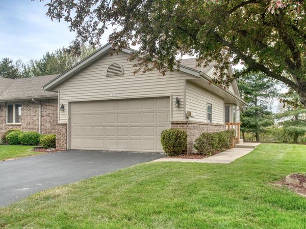 1037 Country Garden Gardens NW, Grand Rapids, MI 49534