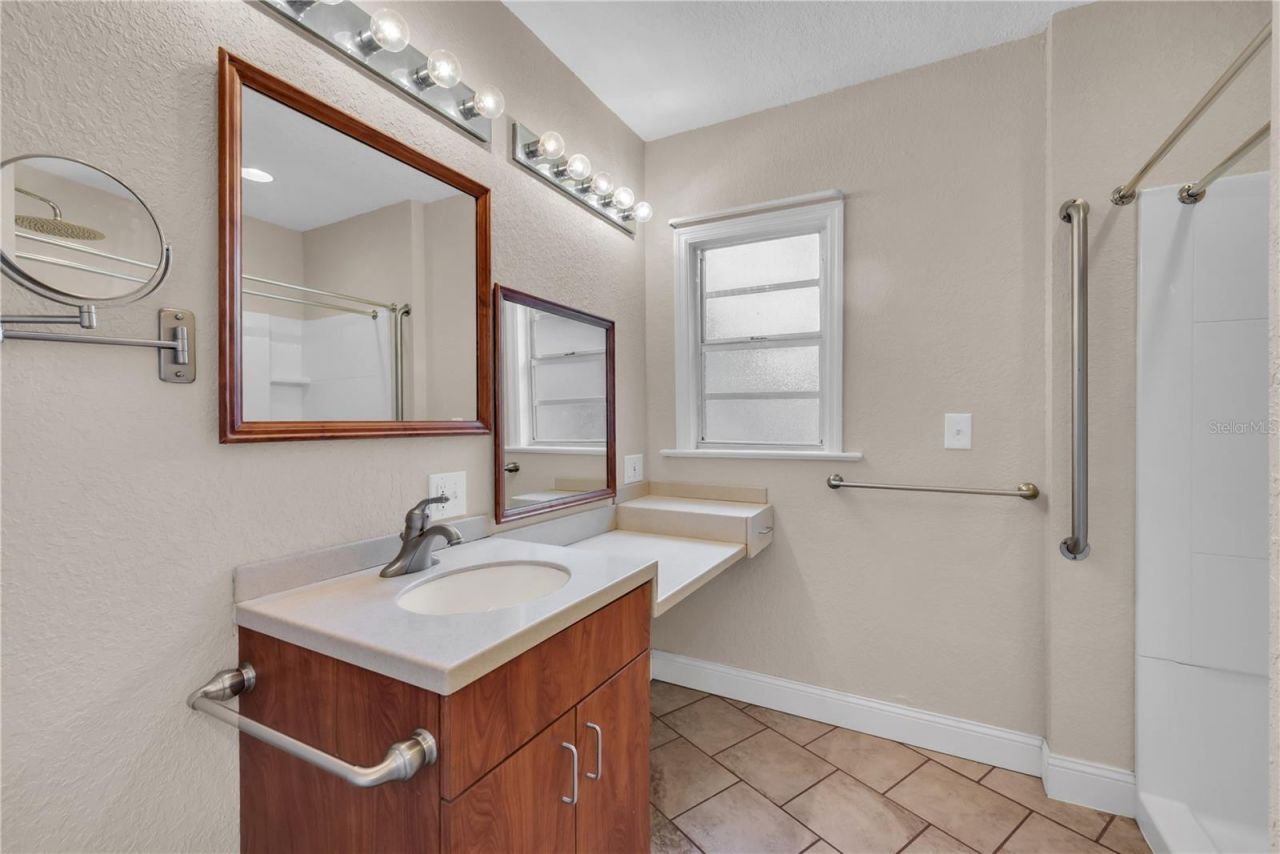 1201 E Norfolk Street, Tampa, FL 33604 Photo