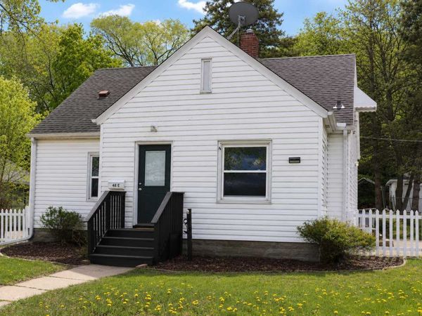 48 Sidney Street E, Saint Paul, MN 55107
