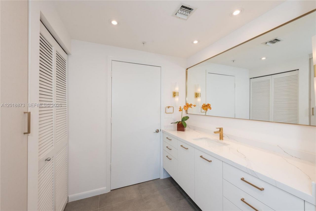 848 Brickell Key Dr , Unit 2703, Miami, FL 33131 Photo