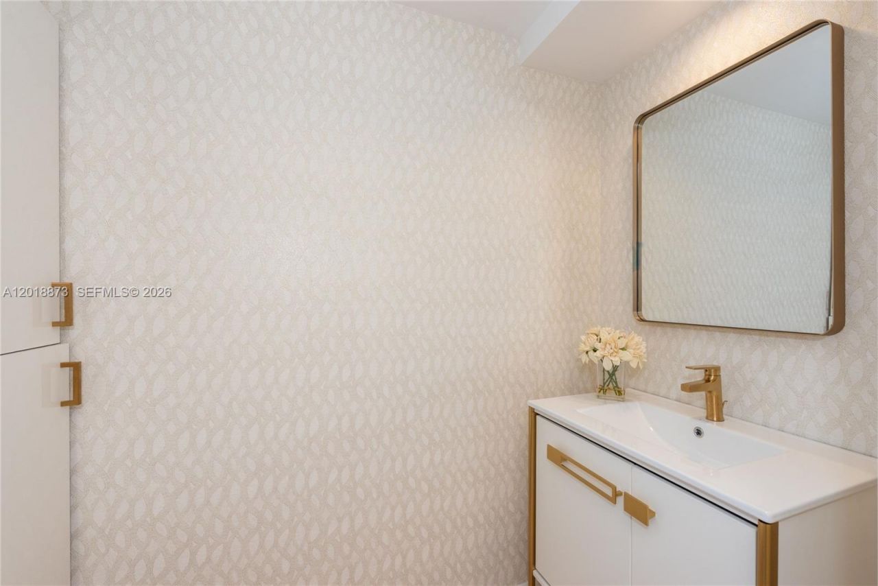 848 Brickell Key Dr , Unit 2703, Miami, FL 33131 Photo