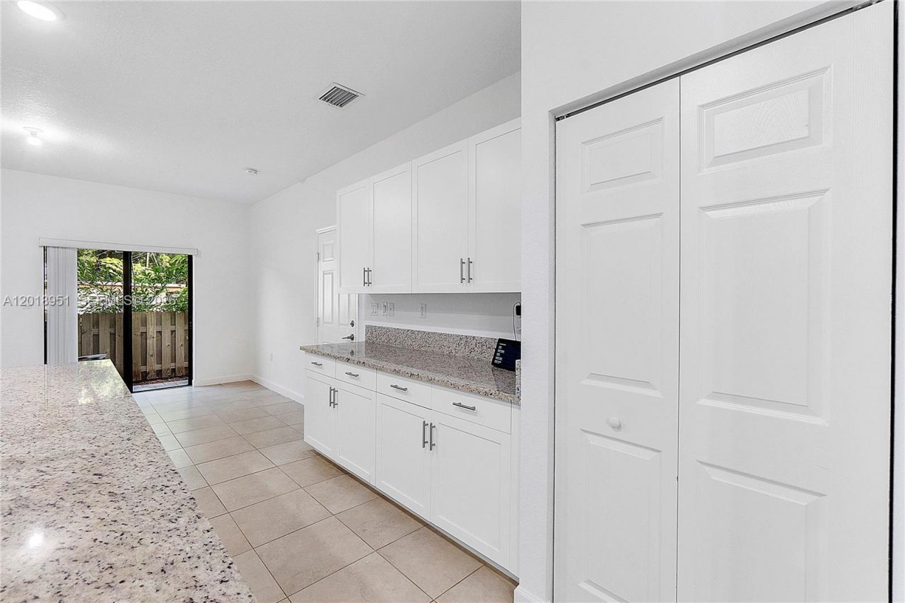 1541 SW 28th St , Unit 1541, Fort Lauderdale, FL 33315 Photo