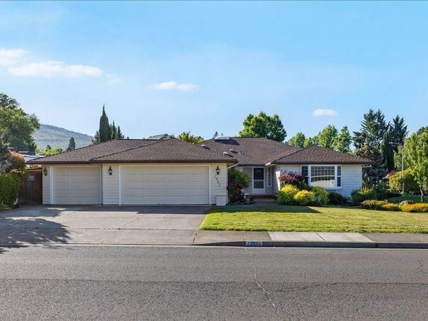 2962 Leonard Avenue, Medford, OR 97504