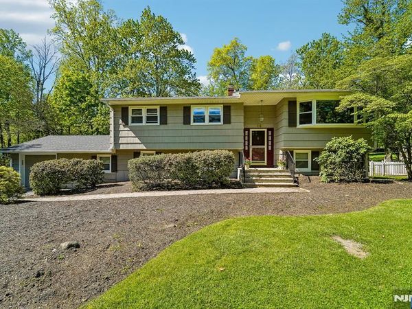 44 Brookwood Drive, MAHWAH, NJ 07430