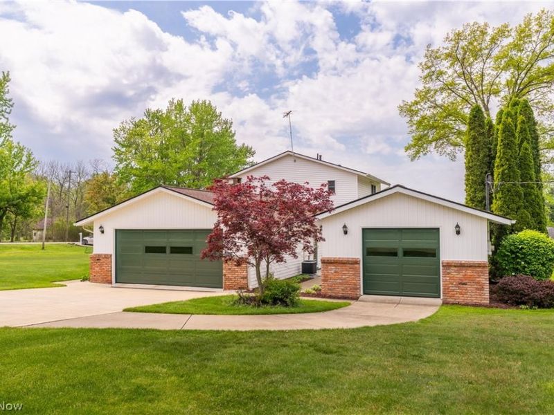10548 Briar Hill Drive, Kirtland, OH 44094 Photo 3