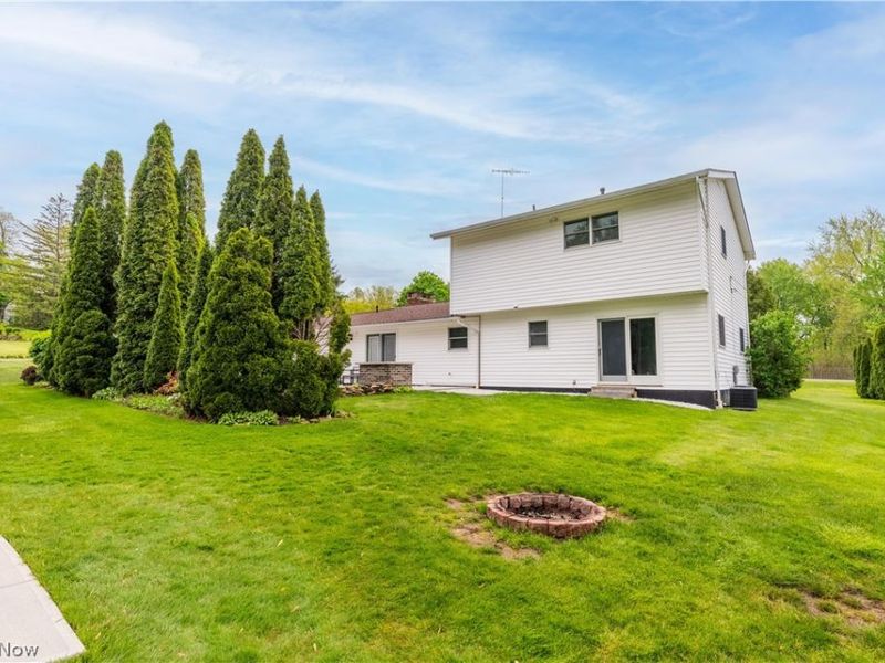 10548 Briar Hill Drive, Kirtland, OH 44094 Photo 4