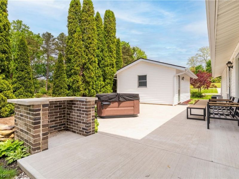 10548 Briar Hill Drive, Kirtland, OH 44094 Photo 5