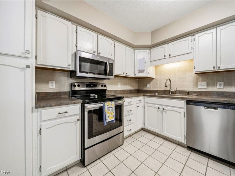 636 Cherry Park Oval, Aurora, OH 44202 Photo 9