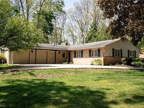 1009 Fair Oaks Avenue SW, North Canton, OH 44720