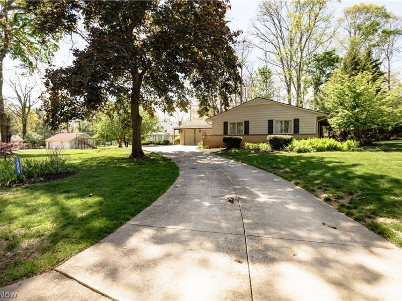 1009 Fair Oaks Avenue SW, North Canton, OH 44720 Photo 3