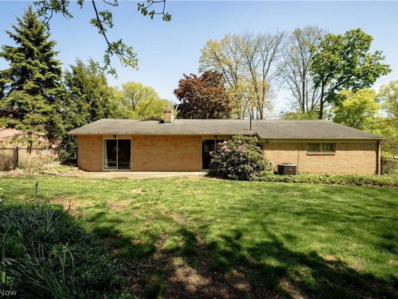 1009 Fair Oaks Avenue SW, North Canton, OH 44720 Photo 4