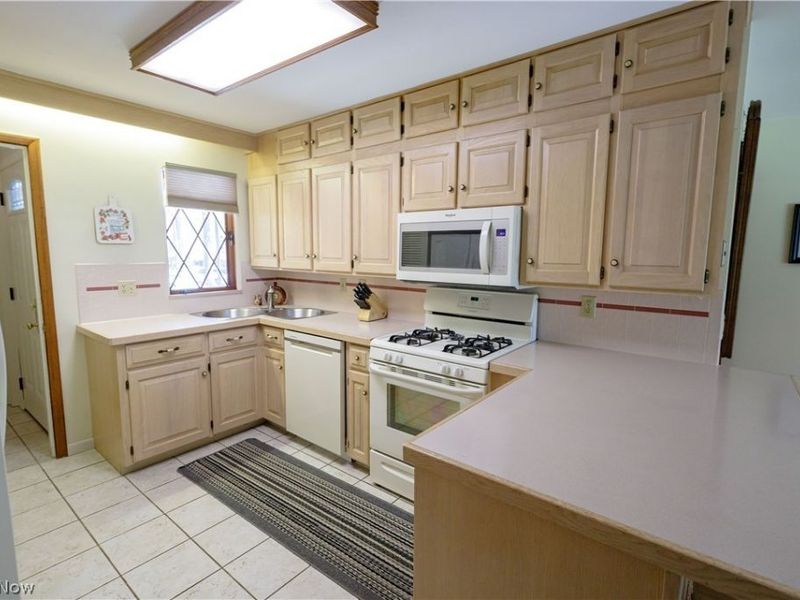 1009 Fair Oaks Avenue SW, North Canton, OH 44720 Photo 5