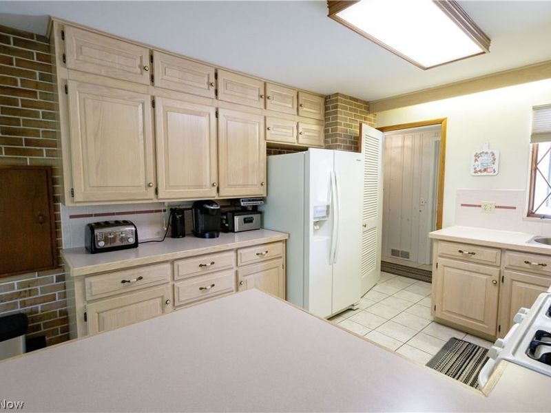 1009 Fair Oaks Avenue SW, North Canton, OH 44720 Photo 6