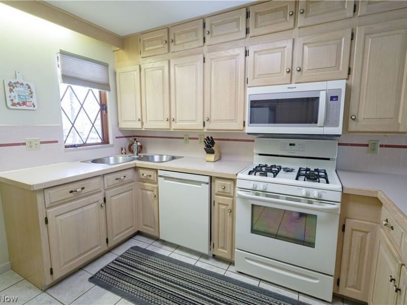 1009 Fair Oaks Avenue SW, North Canton, OH 44720 Photo 7