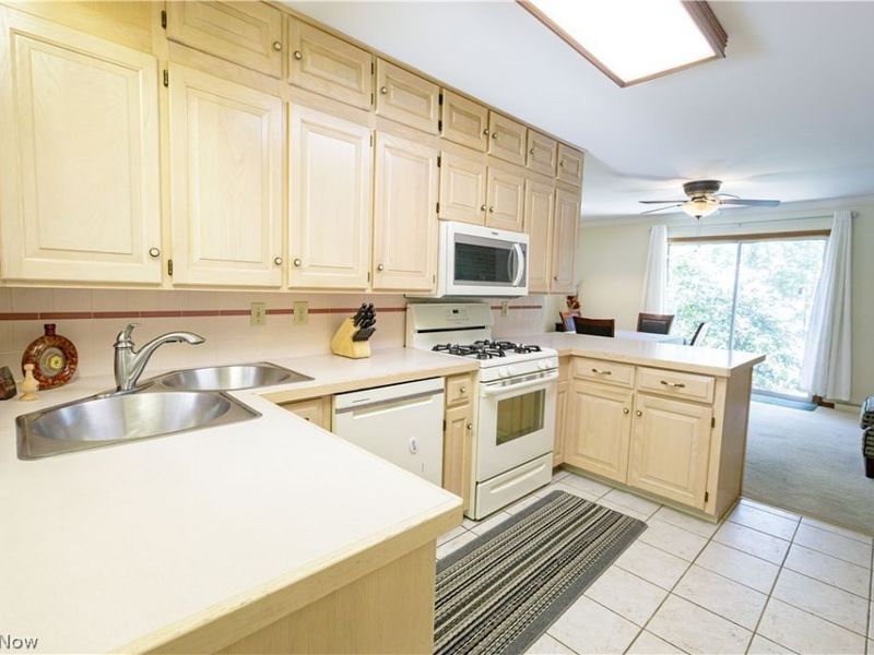 1009 Fair Oaks Avenue SW, North Canton, OH 44720 Photo 9