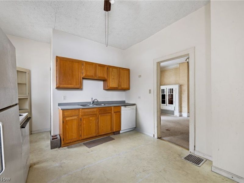 124 Roswell Street, Akron, OH 44305 Photo 9