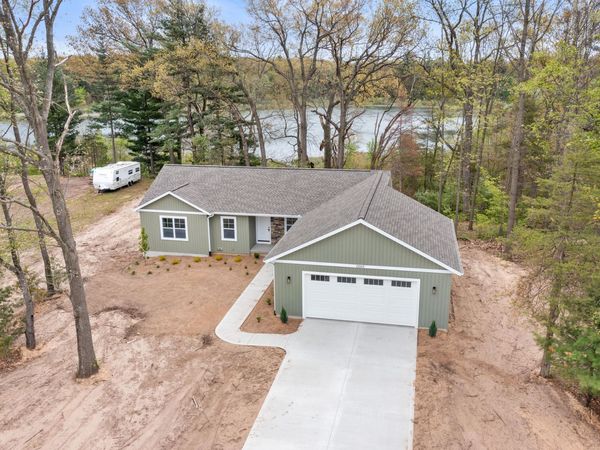 12165 Pine Meadows Drive, Wayland, MI 49348