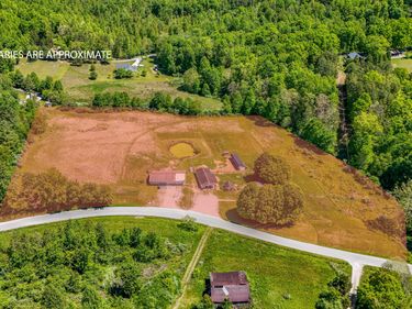 2481 McCammon Ridge Road, McKee, KY 40447