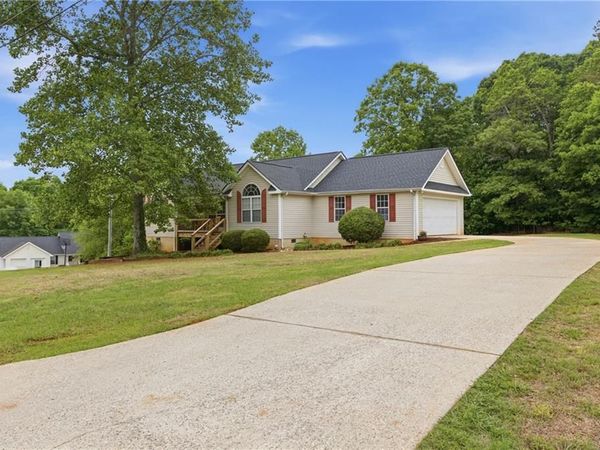 180 Rocky Shoals Trail , Mount Airy, GA 30563
