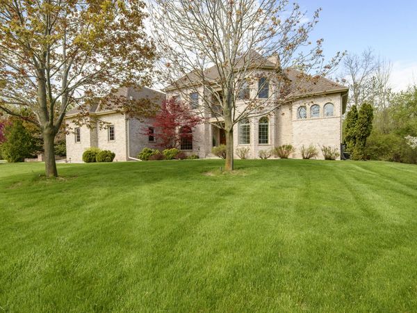 10935 N Oriole Ln, Mequon, WI 53092