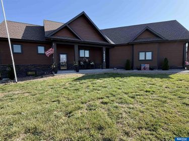 1524 Beechwood Drive , Aurora, NE 68818