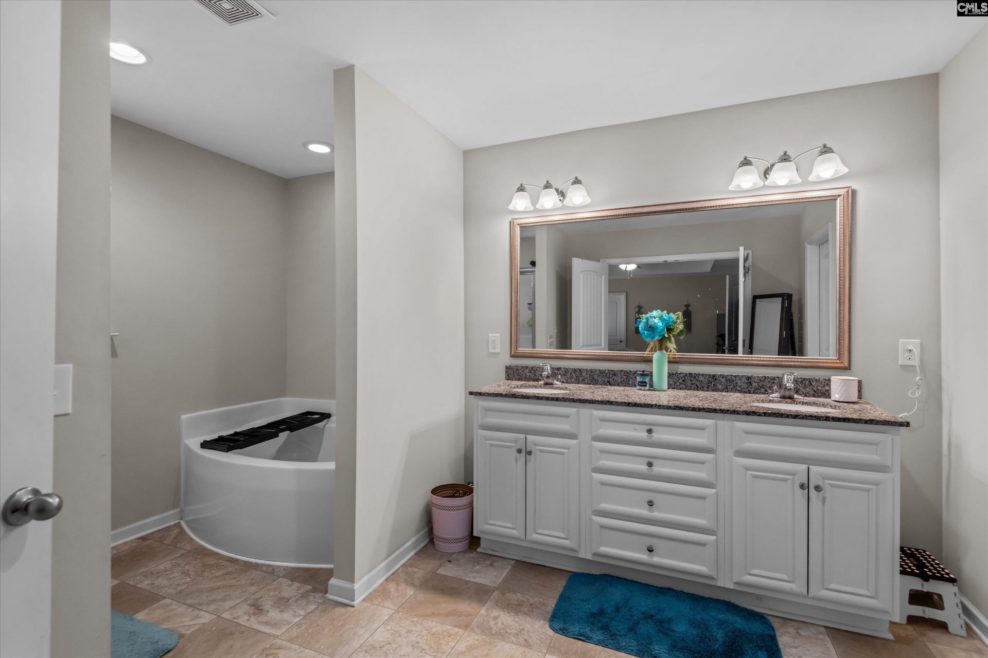 21 Regal Drive  Photo 19