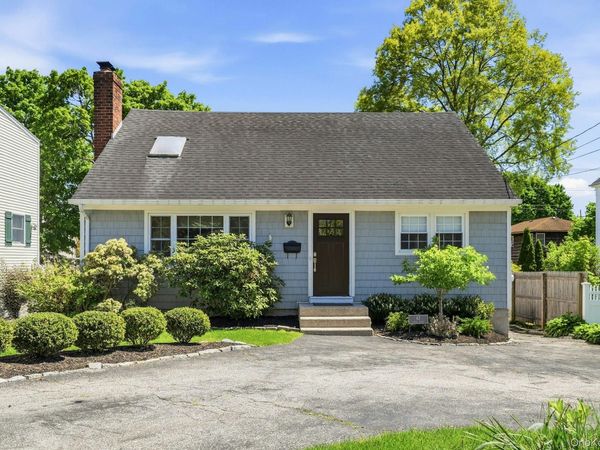 62 Smith Street , Greenlawn, NY 11740