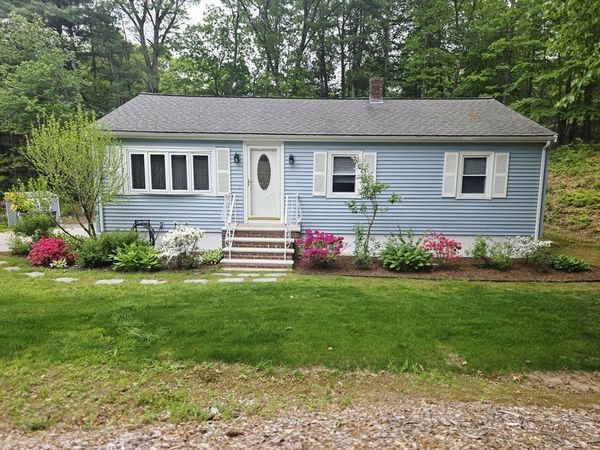 3 Holmes St, Halifax, MA 02338