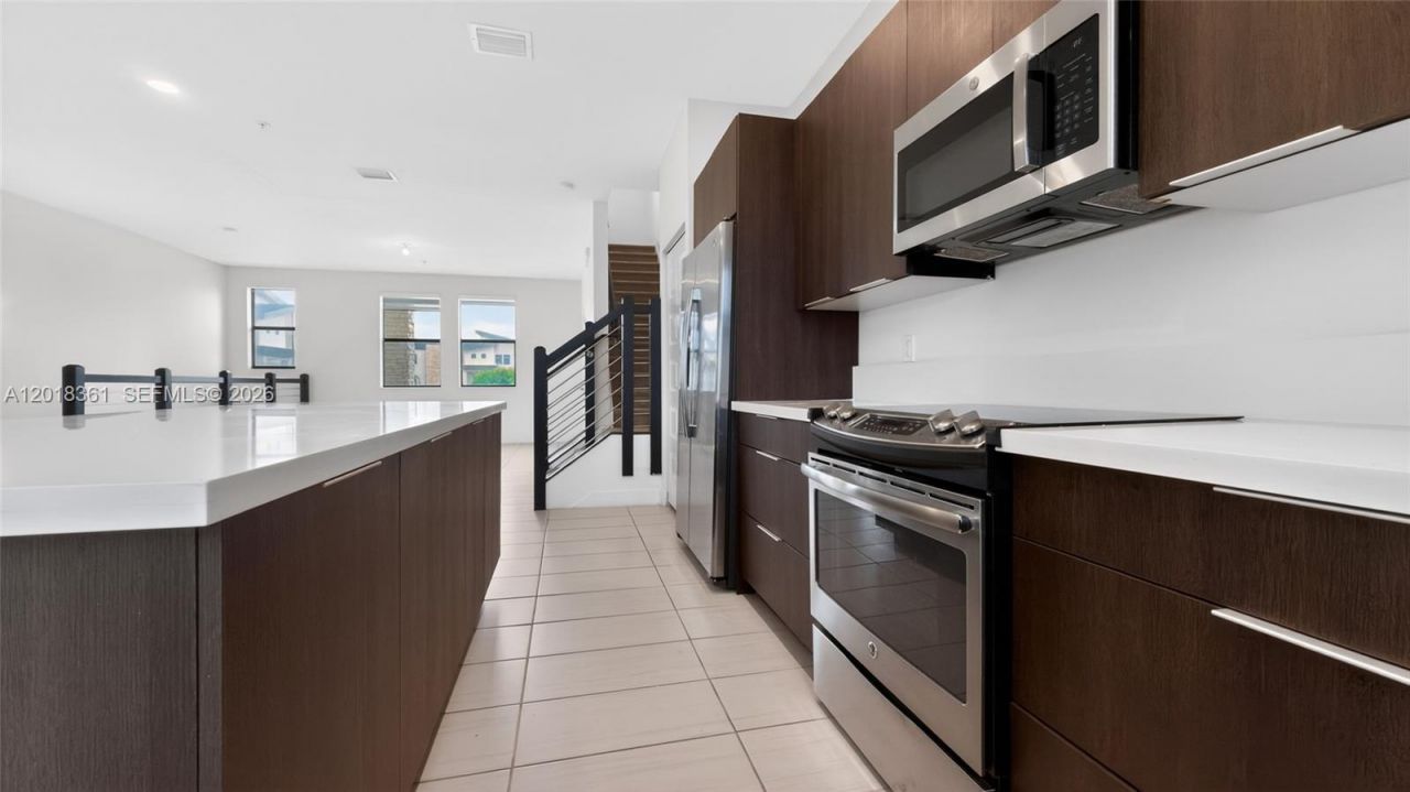 10467 NW 82nd St , Unit 10, Doral, FL 33178 Photo