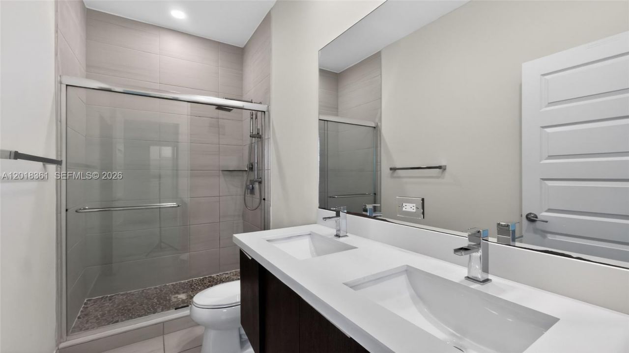 10467 NW 82nd St , Unit 10, Doral, FL 33178 Photo