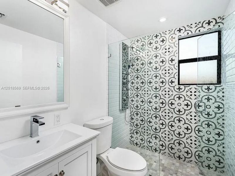 676 NW 47th St , Unit 5, Miami, FL 33127 Photo