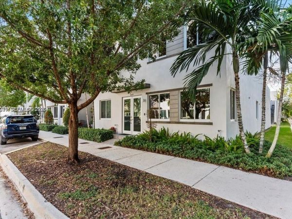6680 NW 102nd Path , Doral, FL 33178