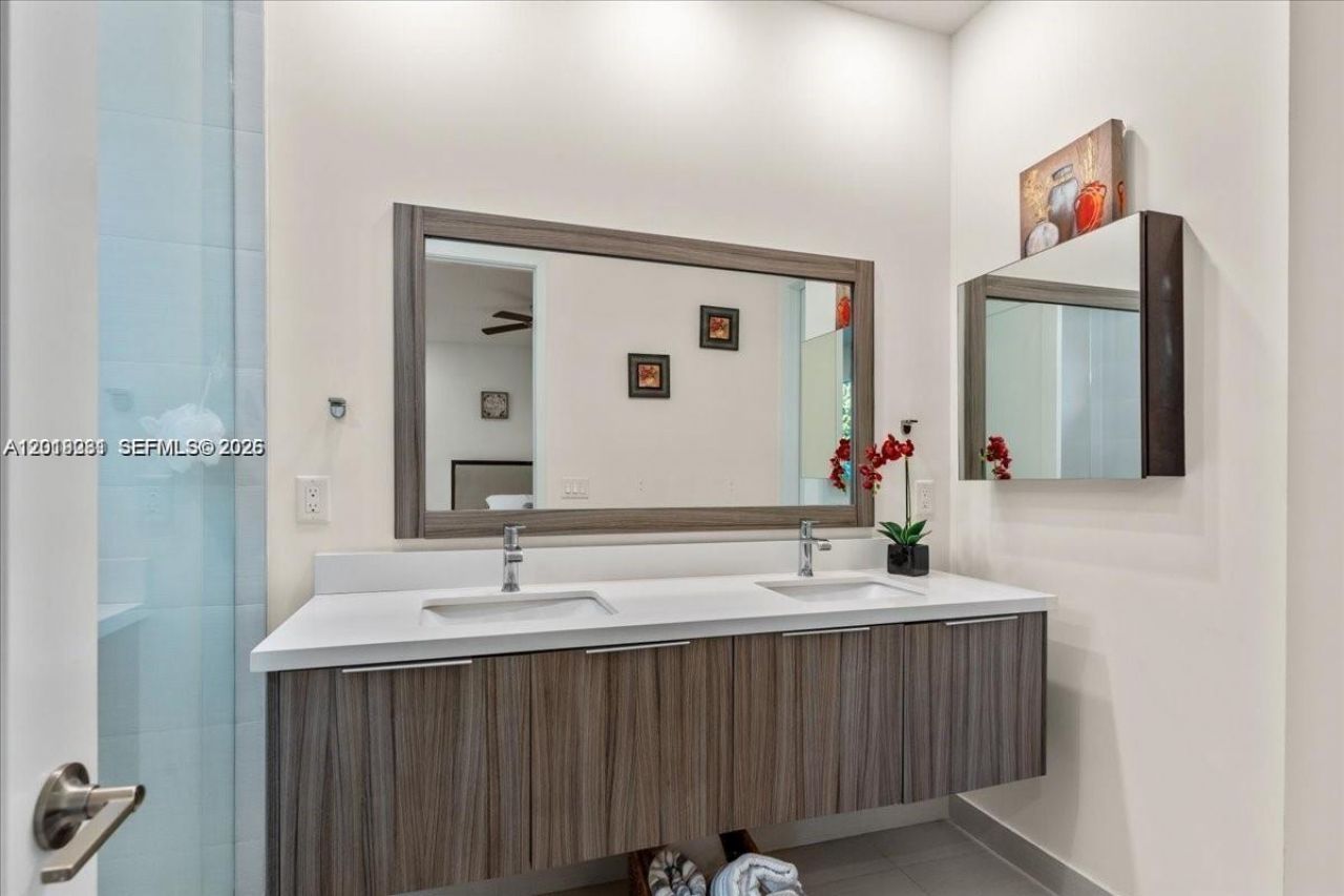 6680 NW 102nd Path , Doral, FL 33178 Photo